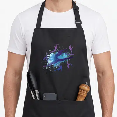 Tablier de cuisine noir avec une gymnaste en silhouette bleue et violette effectuant un saut acrobatique entouré de petites silhouettes sportives.