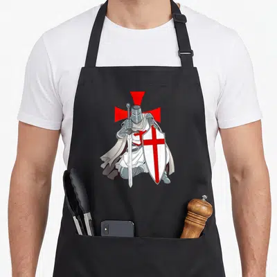 Tablier de cuisine noir avec illustration d'un chevalier templier en armure tenant un bouclier blanc à croix rouge et une épée.