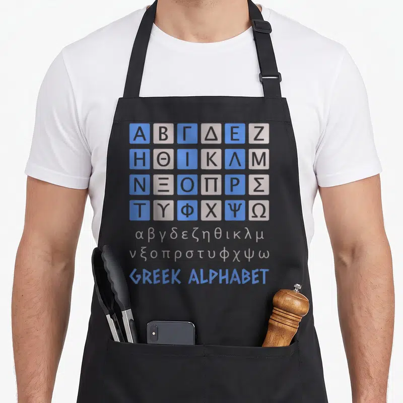 Tablier de cuisine noir avec l'alphabet grec en carreaux bleus et gris et le texte GREEK ALPHABET en bas.