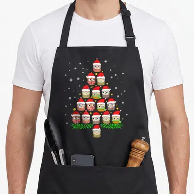 Tablier de cuisine noir avec une illustration colorée de hibous en forme d'arbre de Noël portant des bonnets et des foulards.