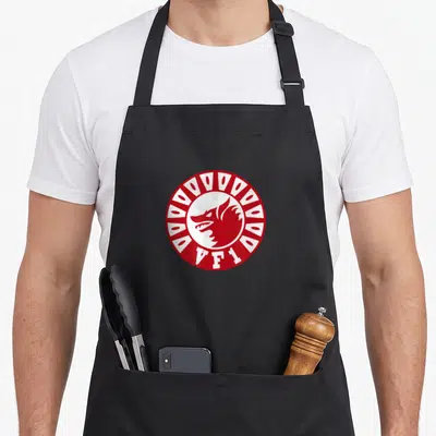 Tablier de cuisine noir avec le logo circulaire rouge et blanc VF1 Wolfpack au centre.