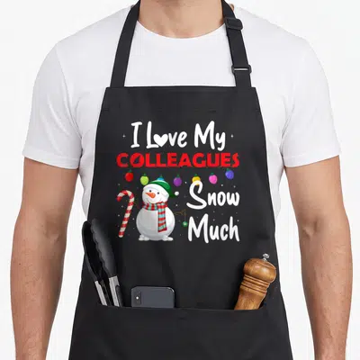 Tablier de cuisine noir avec un bonhomme de neige, guirlande colorée et texte I Love My Colleagues Snow Much Coworker.