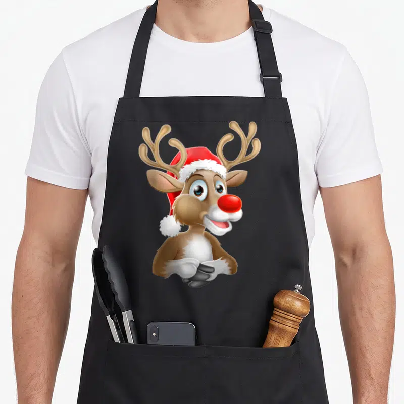 Tablier de cuisine noir avec illustration de Rudolf le renne au nez rouge et bonnet de Père Noël.