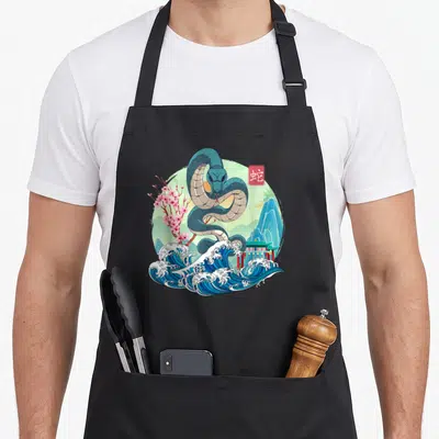 Tablier de cuisine noir avec illustration d'un serpent zodiaque chinois sur une vague bleue et des fleurs de pêcher roses.