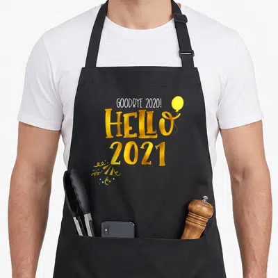 Tablier de cuisine noir avec texte doré Goodbye 2020 Hello 2021 et ballon jaune.