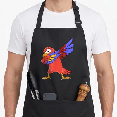Tablier de cuisine noir avec un macaw perroquet rouge aux ailes bleues effectuant une danse humoristique sur le devant.