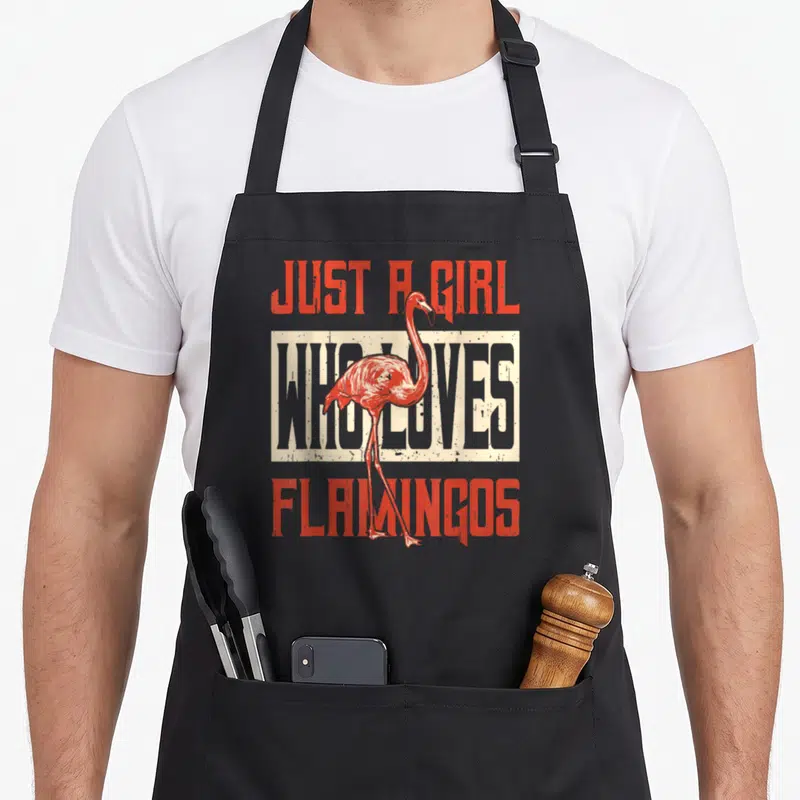 Tablier de cuisine noir avec illustration de flamant rose et texte Just a girl who loves flamingos en rouge et gris.