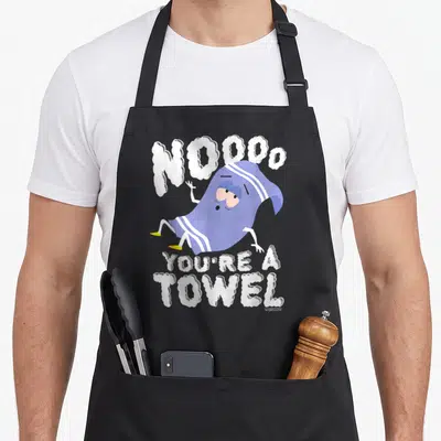 Tablier de cuisine noir avec une serviette bleue aux yeux écarquillés et le texte NOOO YOU'RE A TOWEL en typographie blanche nuageuse.