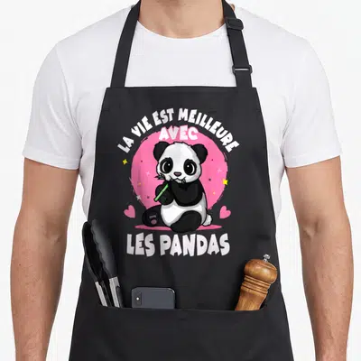 Tablier de cuisine noir avec un panda mangeant du bambou sur fond rose et texte blanc