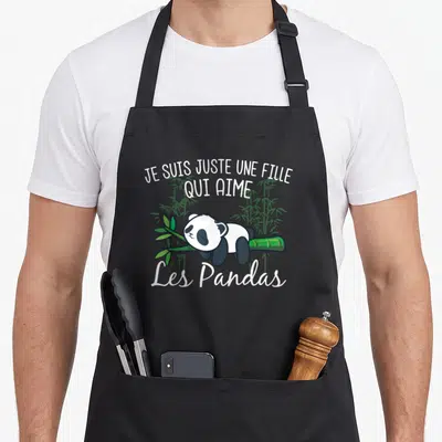 Tablier de cuisine noir avec un panda dessiné dormant sur du bambou et un texte humoristique en blanc.