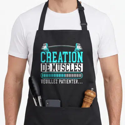Tablier de cuisine noir avec illustration barre de chargement et texte Création de Muscles Veuillez Patienter en bleu et blanc.