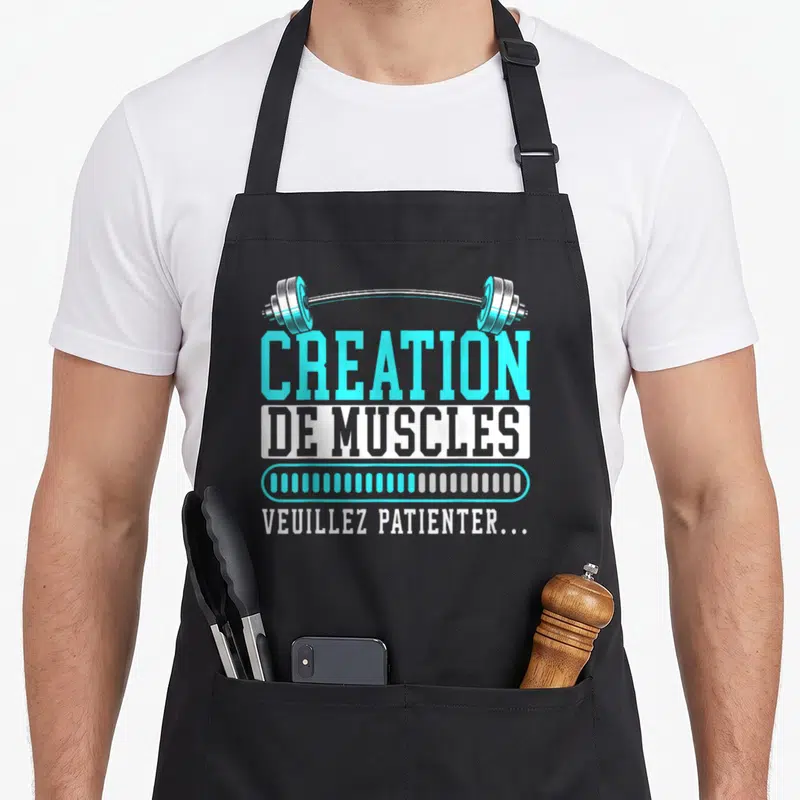 Tablier de cuisine noir avec illustration barre de chargement et texte Création de Muscles Veuillez Patienter en bleu et blanc.