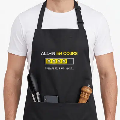 Tablier de cuisine noir avec le texte All-In en Cours et une illustration de quatre jetons jaunes dans une barre de chargement rectangulaire.