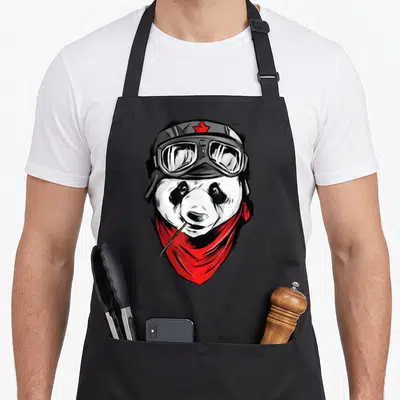 Tablier de cuisine noir avec illustration d'un panda en pilote de moto portant un casque et des lunettes de vol.