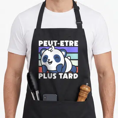Tablier de cuisine noir avec un panda souriant et le texte peut-être plus tard sur des bandes colorées.
