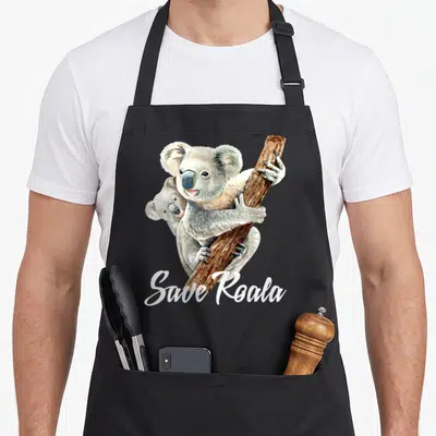 Tablier de cuisine noir avec illustration aquarelle d'un koala et d'un bébé koala sur un tronc de bois.