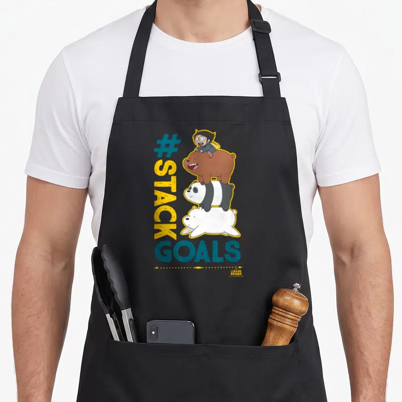 Tablier de cuisine noir avec illustration des trois ours en pile et texte #STACK GOALS vertical.