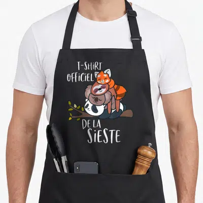 Tablier de cuisine noir avec un panda, un koala, un paresseux et un renard volant posés sur une branche