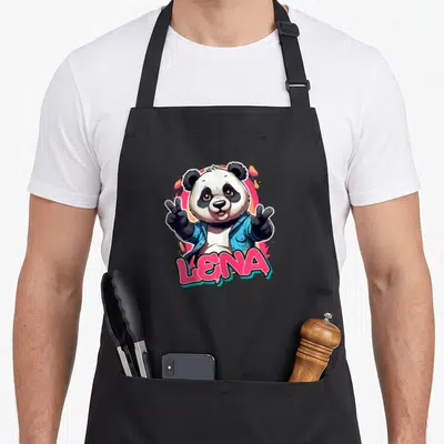 Tablier de cuisine noir avec un panda mignon en veste bleue et le prénom Lena écrit en lettres roses graffiti.