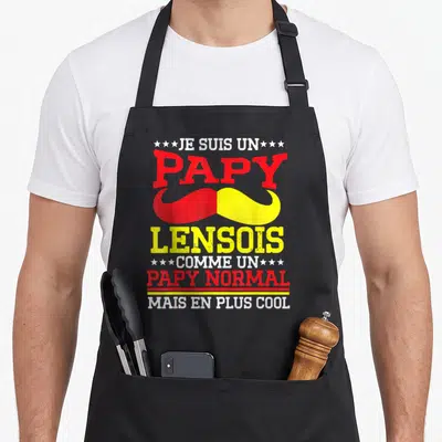 Tablier de cuisine noir avec inscription Je suis un papy lensois et moustache bicolore rouge et jaune.