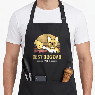 Tablier de cuisine noir avec illustration d'un bouledogue français et du texte Best Dog Dad Ever en style vintage.