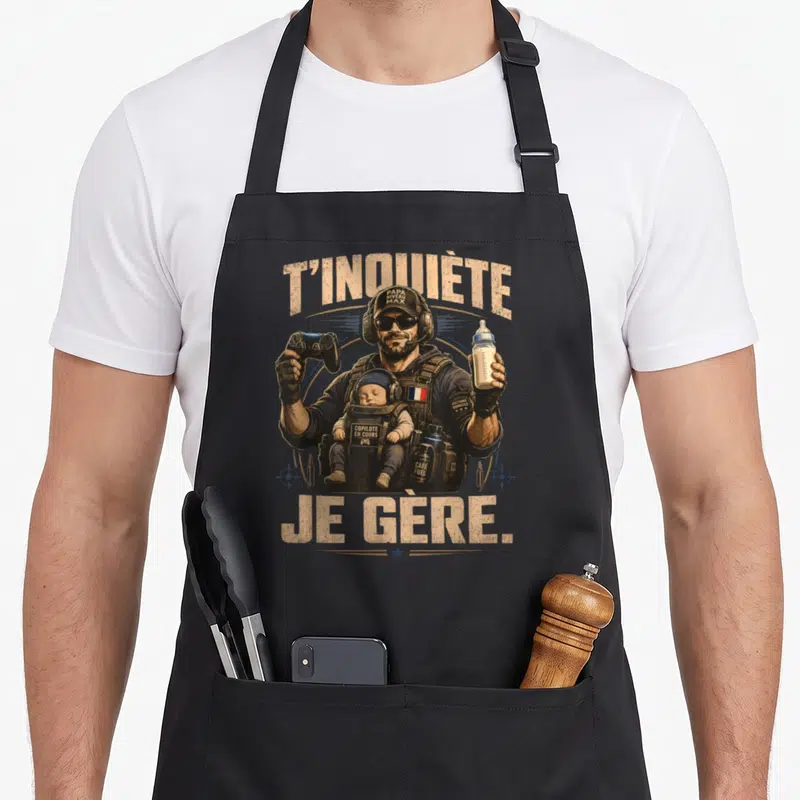 Tablier de cuisine noir avec illustration d'un papa gamer tactique tenant manette et biberon.