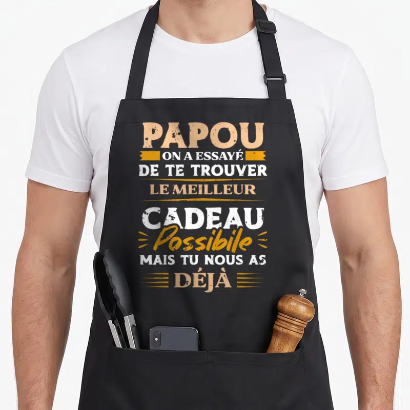 Tablier de cuisine noir avec inscription orange et blanche « Papou on a essayé de te trouver le meilleur cadeau »