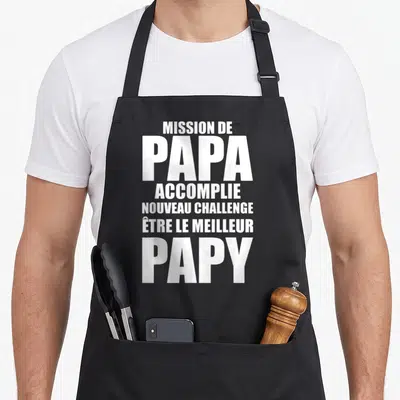 Tablier de cuisine noir avec inscription blanche Mission de Papa accomplie nouveau challenge être le meilleur papy en gros caractères.