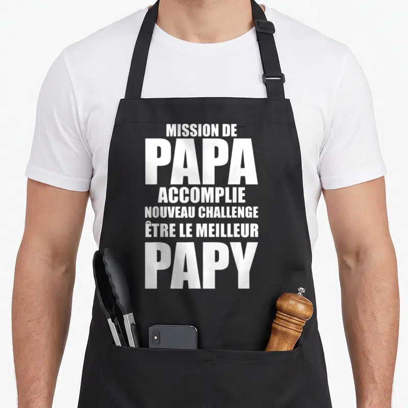 Tablier de cuisine noir avec inscription blanche Mission de Papa accomplie nouveau challenge être le meilleur papy en gros caractères.
