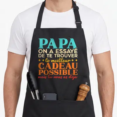 Tablier de cuisine noir avec inscription colorée Papa on a essayé de te trouver le meilleur cadeau possible mais tu nous as déjà.