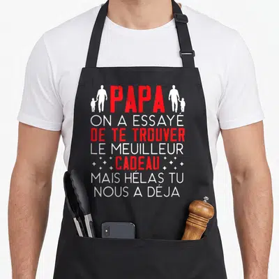 Tablier de cuisine noir avec texte rouge et blanc Papa on a essayé de te trouver le meilleur cadeau mais hélas tu nous a déjà.