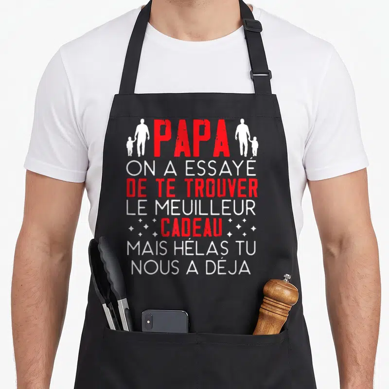 Tablier de cuisine noir avec texte rouge et blanc Papa on a essayé de te trouver le meilleur cadeau mais hélas tu nous a déjà.