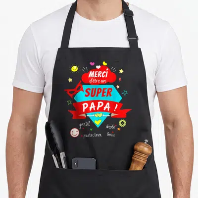 Tablier de cuisine noir avec une illustration colorée Super Papa et des cœurs.