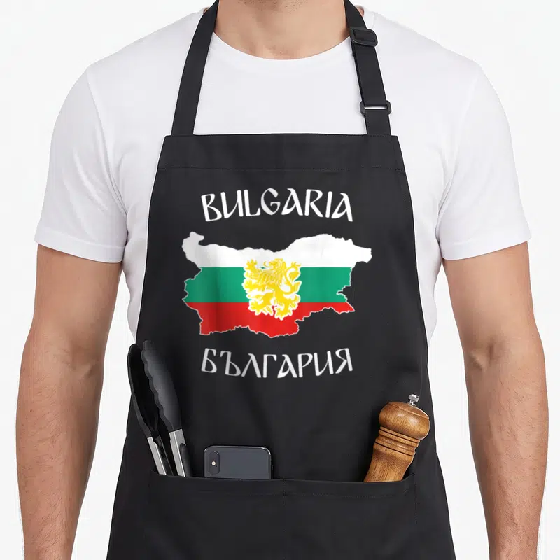 Tablier de cuisine noir avec carte de Bulgaria en drapeau, lion doré et texte en cyrillique.