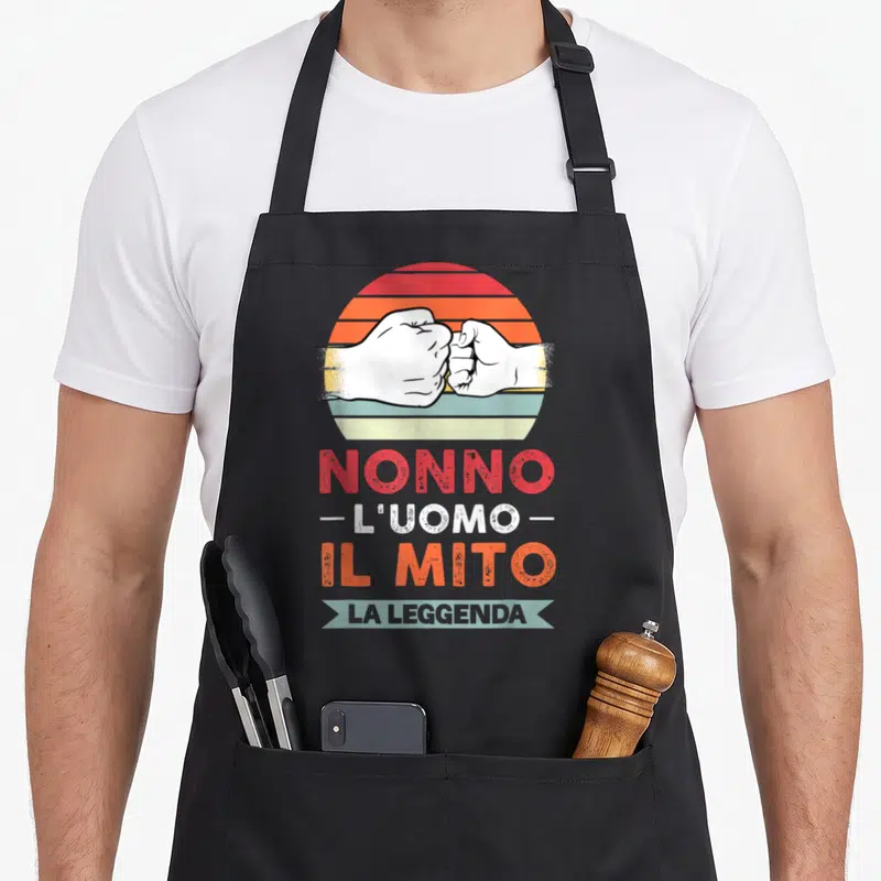 Tablier de cuisine noir avec illustration vintage de deux poings se touchant et texte italien Nonno l'uomo il mito la leggenda.