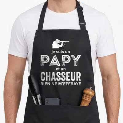 Tablier de cuisine noir avec une silhouette blanche d'un chasseur et le texte je suis un papy et un chasseur rien ne m'effraye.