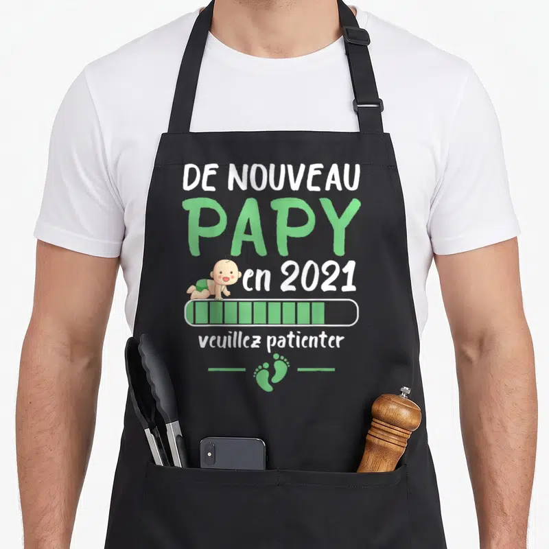Tablier de cuisine noir avec texte De nouveau Papy en 2021 et illustration de bébé vert