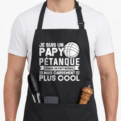 Tablier de cuisine noir avec inscription blanche et illustration de boule de pétanque sur le devant