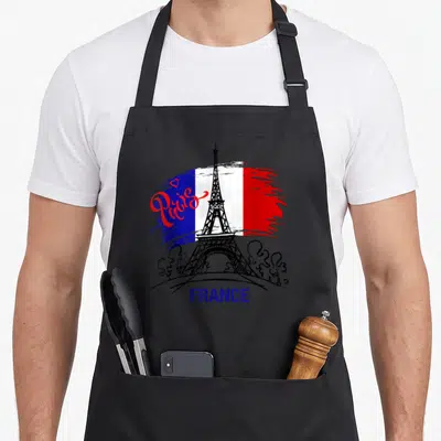 Tablier de cuisine noir avec dessin croquis de la Tour Eiffel, drapeau français et inscriptions Paris France.
