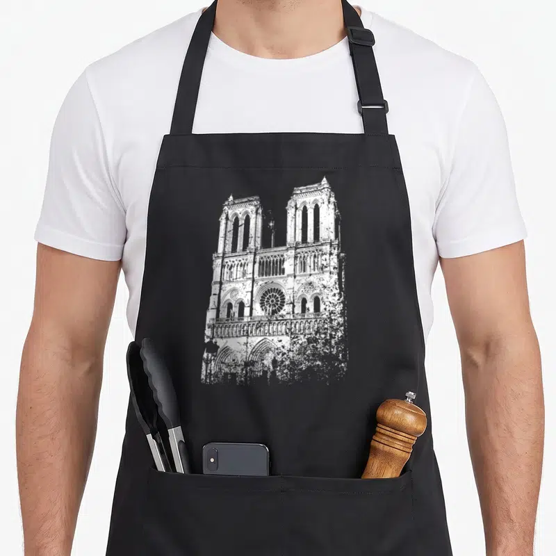 Tablier de cuisine noir avec illustration blanche vintage de la façade de Notre-Dame de Paris et texte J'aime I Love Paris.