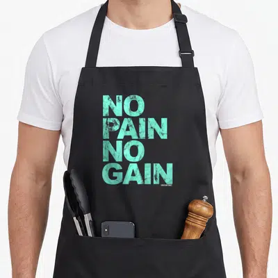 Tablier de cuisine noir avec l'inscription No Pain No Gain en lettres capitales turquoise texturées sur le devant.