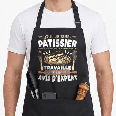 Tablier de cuisine noir avec inscription Oui je suis pâtissier et illustration de gâteau au chocolat sur un plateau.