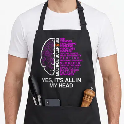 Tablier de cuisine noir avec illustration de cerveau et texte Yes It's All In My Head en blanc et rose vif.