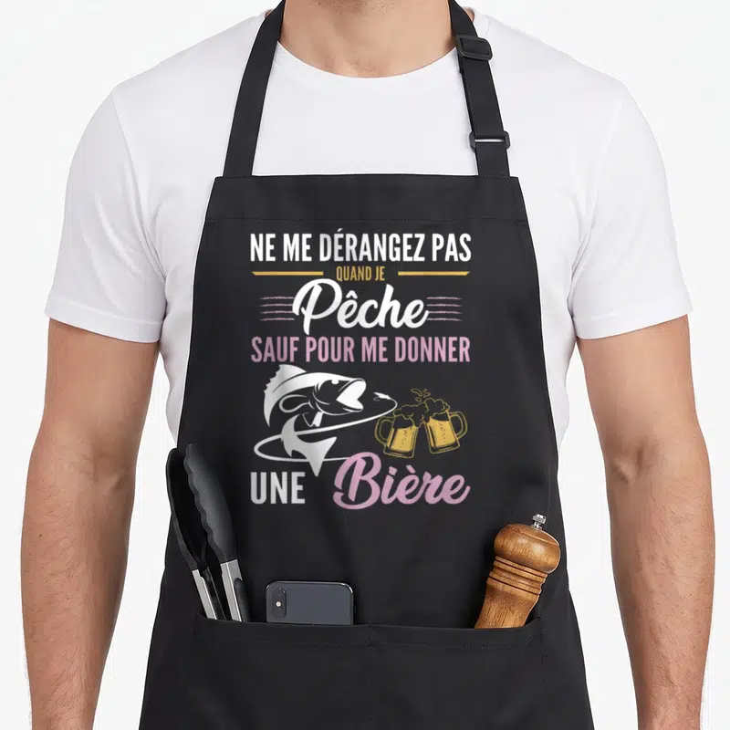 Tablier de cuisine noir avec inscription Ne me dérangez pas quand je pêche et illustration de bières et de poisson.