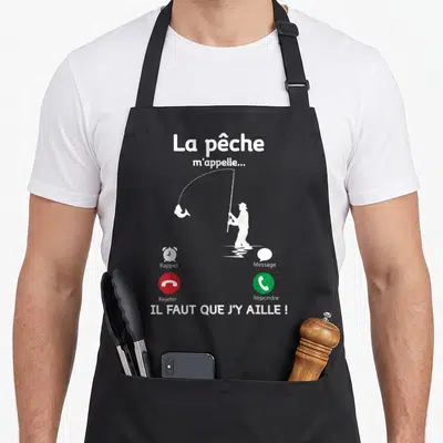 Tablier de cuisine noir avec silhouette blanche d'un pêcheur et boutons d'appel téléphonique rouge et vert sur fond uni.