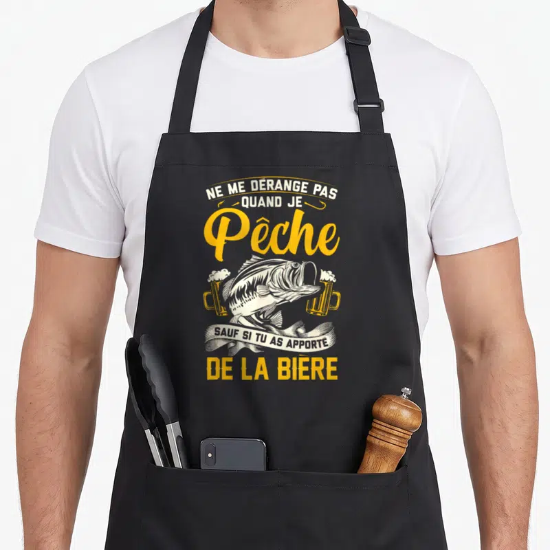Tablier de cuisine noir avec une illustration d'un saut de brochet tenant une bière dans sa bouche entre deux verres.