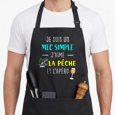 Tablier de cuisine noir avec inscription Je suis un mec simple j'aime la pêche et l'apéro, illustration d'un poisson et d'un verre à cocktails.
