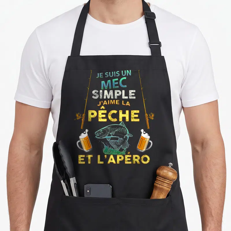 Tablier de cuisine noir avec illustration d'un brochet, deux bières et texte humoristique sur la pêche et l'apéritif.