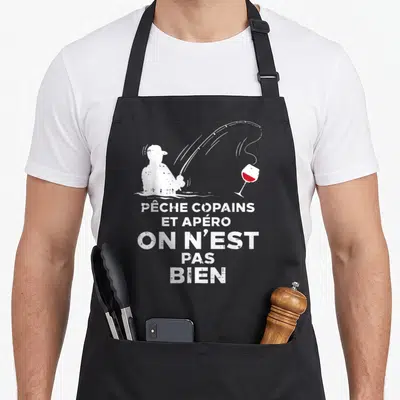 Tablier de cuisine noir avec silhouette blanche de pêcheur, verre de vin rouge et texte humoristique en capitales.