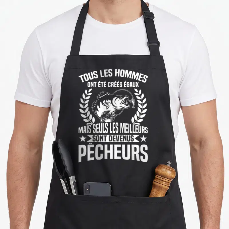 Tablier de cuisine noir avec inscription blanche sur un brochet et des branches de laureur.